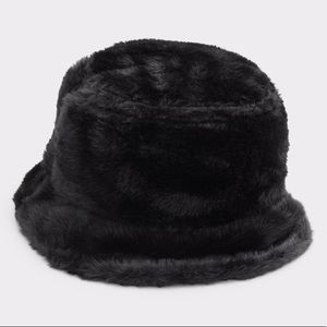Faux fur bucket hat